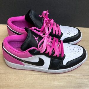 Air Jordan 1 SE Low Fuchsia, SIZE 10 MENS